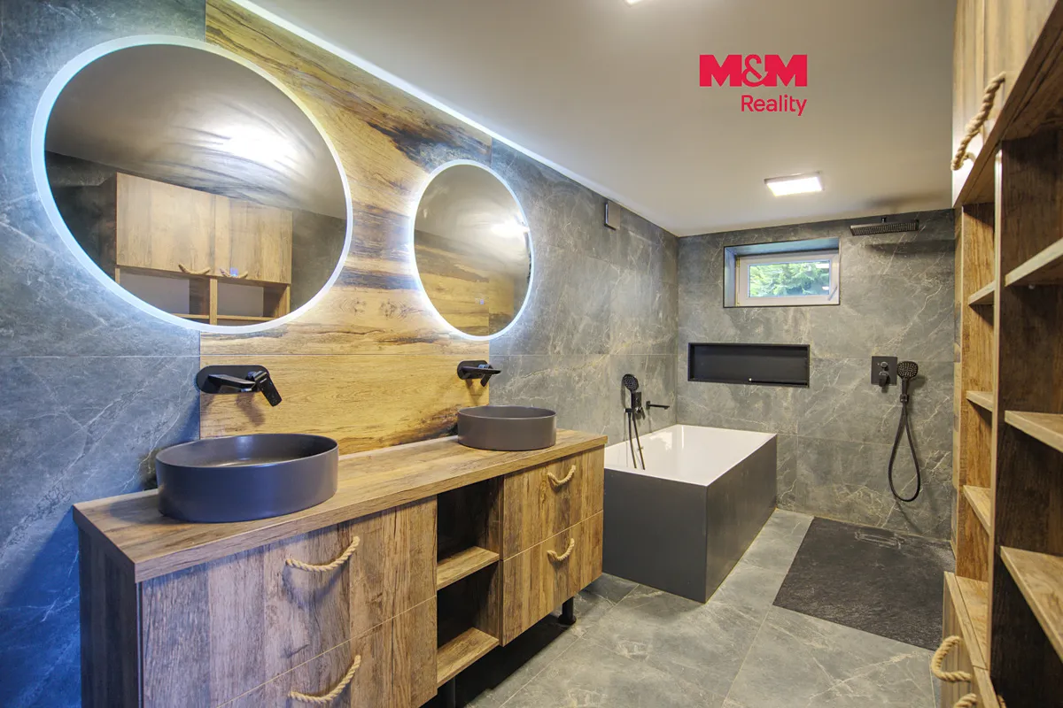 Prodej rodinného domu 180 m², pozemek 2153 m²